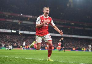 记者：费内巴切展开行动尝试引进阿森纳边卫津琴科