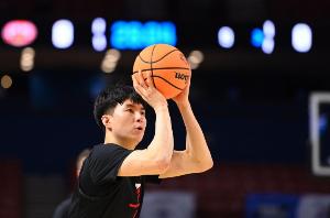 韩国第3节17罚15中 媒体人：防住了3分雨 没想到还有1分雨 逆天…