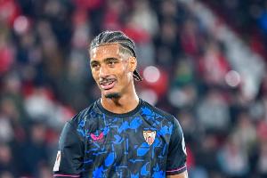 天空体育：塞维利亚后卫巴代转会勒沃库森仍未敲定，球员想去国米