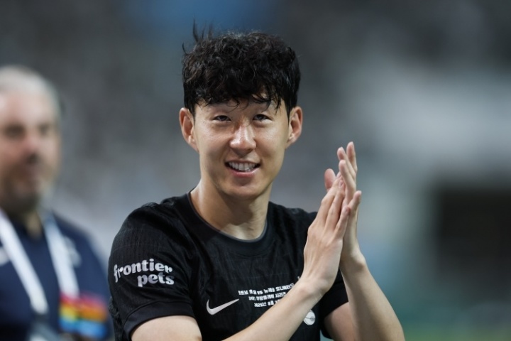 当时谁能想到...孙兴慜19岁时为汉堡进球，过掉的正是现任主教练