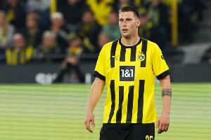 图片报：多特中卫聚勒小腿肌肉拉伤，预计伤缺两个月时间