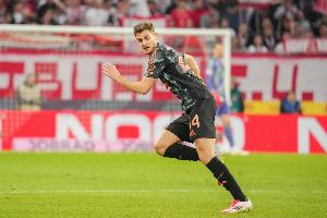 记者：米兰向拜仁问询斯坦尼西奇，球员将留队为主力位置而战