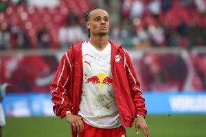 记者：切尔西已经和哈维-西蒙斯谈妥个人条款