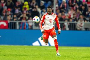 记者：戴维斯和伊藤洋辉恢复跑步训练，帕夫洛维奇已经能参与对抗