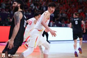 媒体人：男篮站上亚洲杯领奖台 算得上三大球振兴的一个标志吧