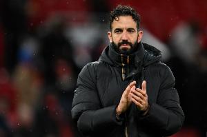 阿莫林谈霍伊伦奥纳纳缺阵：其他球员季前赛表现出色，我需要平衡