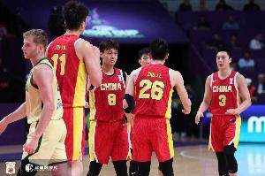 新京报：从失望到希望，这些年轻人用血性把中国男篮带出低谷