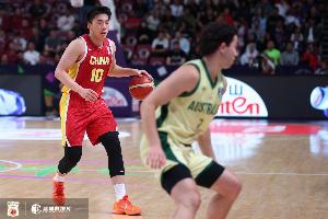 媒体人：今晨的中国男篮进入了另一重境界 敢赢才有机会赢