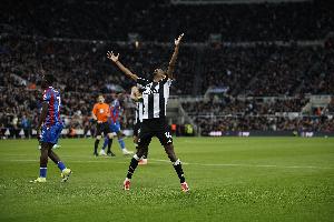 前锋是重点！TA：无论伊萨克是否离队，纽卡都将至少签下一名球员