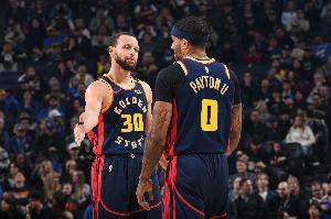 美记：库里与小佩顿进行了接触 他正督促勇士签下后者 追梦也支持