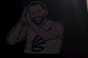 重庆用无人机表演库里三分！詹宁斯：他们太疯狂了