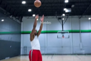 两耳不闻窗外事！库明加更新社媒 晒出今日份训练视频