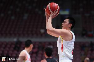 媒体人：胡明轩亚洲杯进攻高效&三分命中率48.5% 护框高手没想到