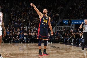 库里谈中文昵称“萌库”：我听过这个 可爱的意思嘛 非常好