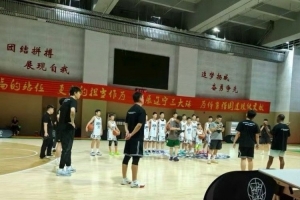 媒体人：张镇麟个人训练营今天在辽宁体育馆训练馆开营 为期6天