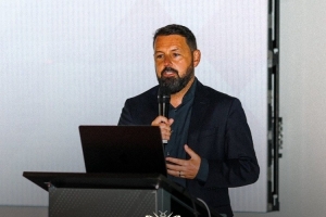 官方：曼联任命斯蒂芬-托尔佩为青训总监