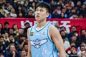 媒体人：青岛想给更多年轻人上场机会 贾诚留队的意义不大