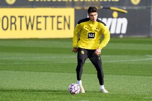 迪马：多特蒙德接受门兴350万欧转会费+奖金的报价，雷纳周六体检