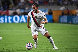 瓜迪奥拉：谢尔基狭小空间处理球和视野都很棒，他是一笔顶级签约