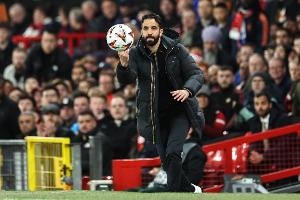 阿莫林：球队身体状态好转，球员都在全力冲刺，甚至包括卡塞米罗