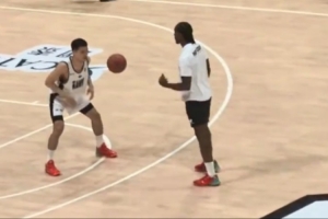 篮筐都快砸歪了球迷晒小卡成都行比赛打铁集锦