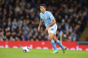 罗德里谈德布劳内：球场上我们就是对手，我不会给他任何空间