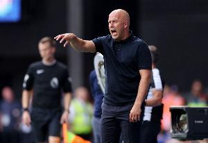 斯洛特：考虑到赛程紧密和球员状态，决定让维尔茨、伊萨克替补