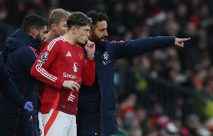 关系崩坏！英媒谈阿莫林不满加纳乔：不听指令、穿维拉球衣不守时