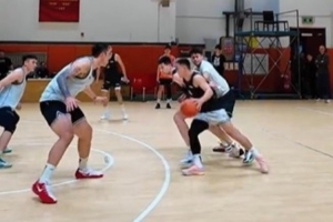 山东男篮晒训练视频：新的一天 淘汰旧的自己 汗水在前 荣耀在后