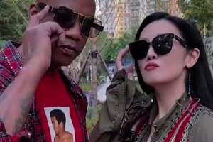 马布里与妻子走秀：欢迎收看“中老年”秋装T台秀 为喜欢模特投票