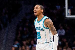 三分射手！美记：湖人、火箭、开拓者、公牛有意小尼克-史密斯