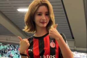 跨界联动，歌手刘些宁现身圣西罗观战米兰2-1那不勒斯比赛