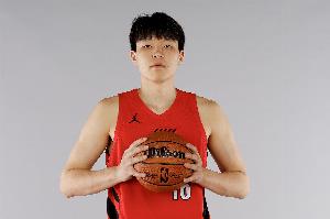 杨瀚森：能站在NBA已非常荣幸且开心 新秀赛季目标是打好每场比赛