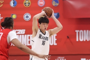 杨瀚森：我的传球水平一般般&失误挺多 比赛中要更多去用英语沟通