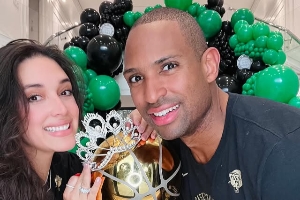 霍福德老婆：多米尼加首位环球小姐 身高188才貌双全