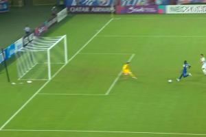 失单刀×2！阿苏埃接特谢拉直塞获单刀，但挑射被赵贤祐单臂扑出