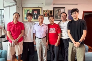 郑薇、杨力维、杨舒予一同探望钟南山院士和李少芬女士