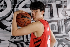 格兰特：杨瀚森已掌握不少跑位和配合 不会英语让沟通出现问题