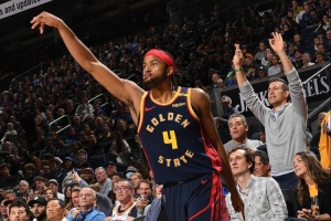 开发技能包？穆迪：我现在能全程用左手打4V4 而且能干拔和投三分