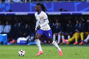 改踢左后卫？队报：法国中场竞争激烈，卡马文加面临改位置的抉择