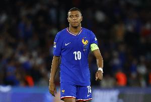 马卡报：对阵阿塞拜疆几乎踢满全场，姆巴佩脚踝伤情变得更加严重