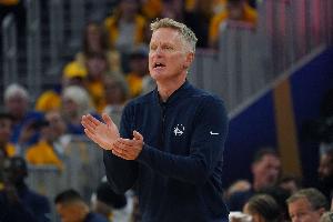 老传统了！勇士第三节狂轰39分 仅落后湖人5分