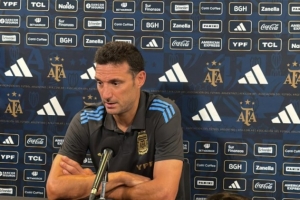 斯卡洛尼：让冈萨雷斯踢边卫是因为他有这个能力，与对手无关