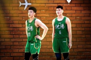 媒体人：黄秋实和张峻豪将在下周一飞赴西班牙参加欧洲青训联赛