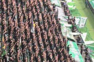 不离不弃！工体现场实拍：御林军死忠看台高喊“跟丫死磕”